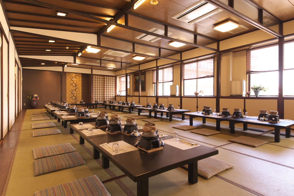 最大八十名の大広間